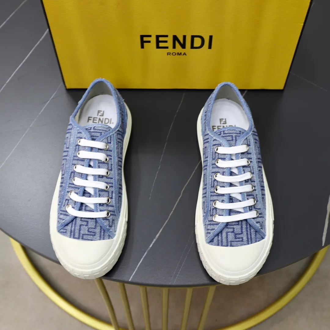 Factory price: 480 original order (couple model) Brand: FENDI Fendi 🙅‍♂️🙅‍♂️🙅‍♂️ Size: Female 35–40, Male 39-44 (45 can be customized) Grade: Official website genuine Material: Imported original LoGO fabric upper Original comfortable lining TPU wear-resistant lightweight outsole Style category: Loafers New trendy shoes Color: actual picture color